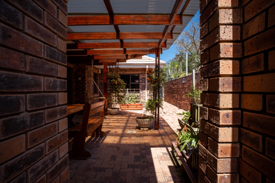 3 Bedroom Property for Sale in Wilderness Heights Western Cape